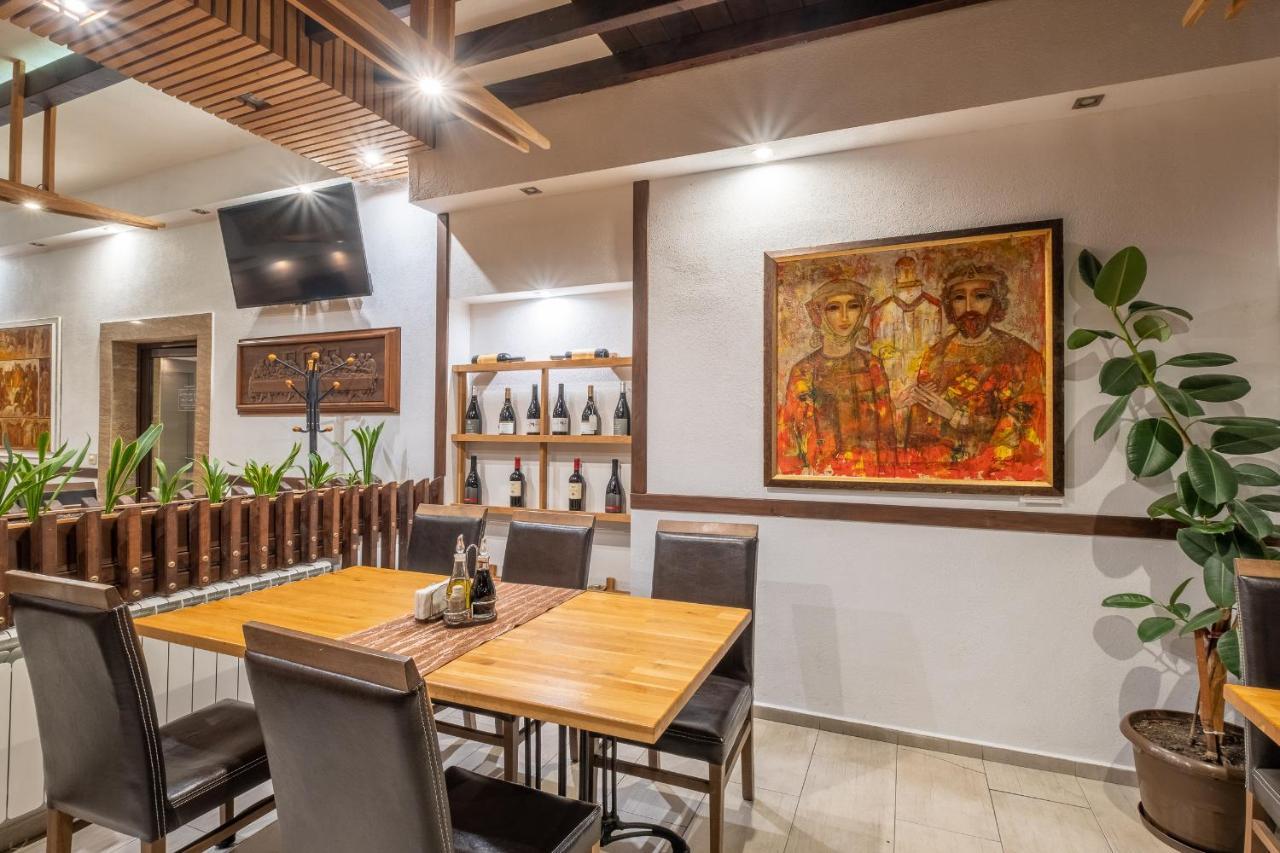 Park Hotel Asenevtsi เวลีคอเทอร์โนโว ภายนอก รูปภาพ