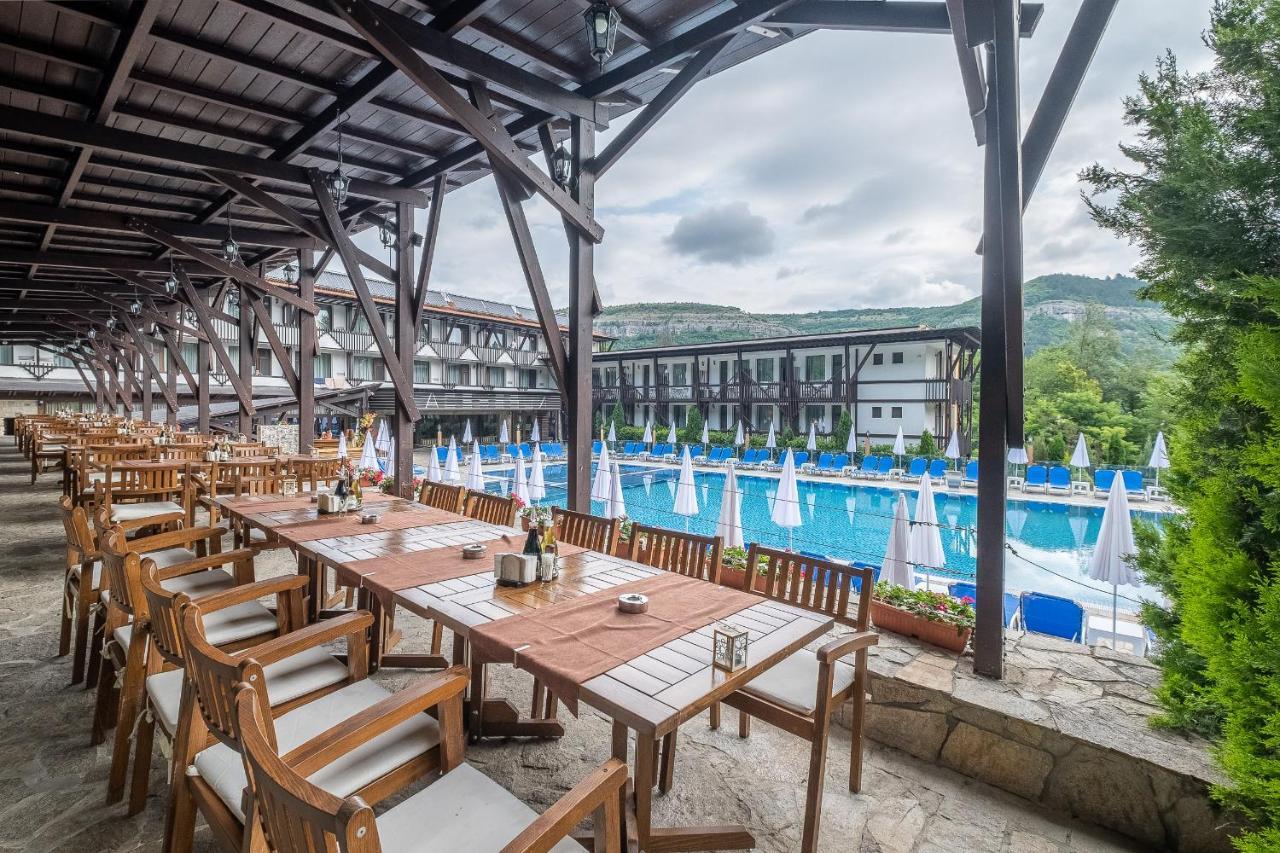 Park Hotel Asenevtsi เวลีคอเทอร์โนโว ภายนอก รูปภาพ