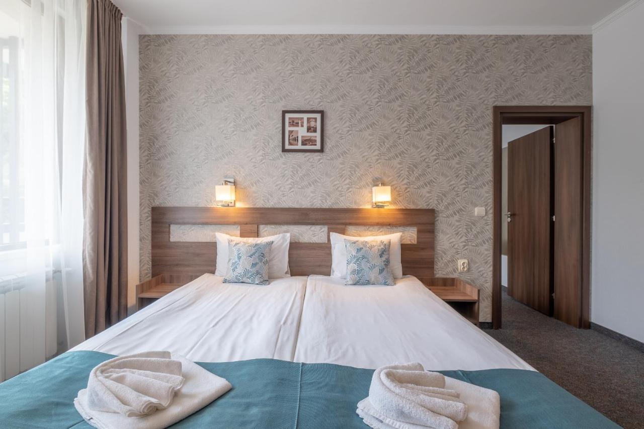 Park Hotel Asenevtsi เวลีคอเทอร์โนโว ภายนอก รูปภาพ