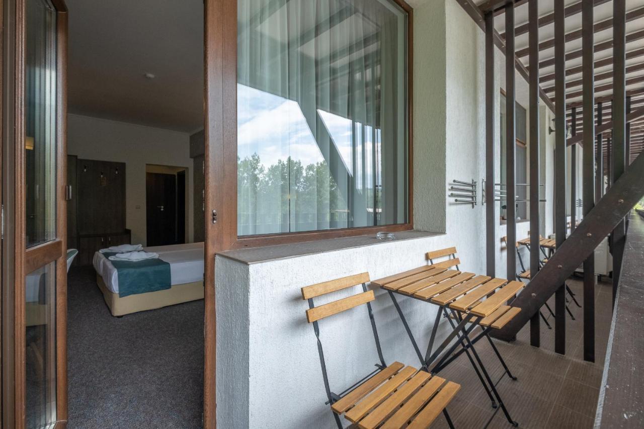 Park Hotel Asenevtsi เวลีคอเทอร์โนโว ภายนอก รูปภาพ