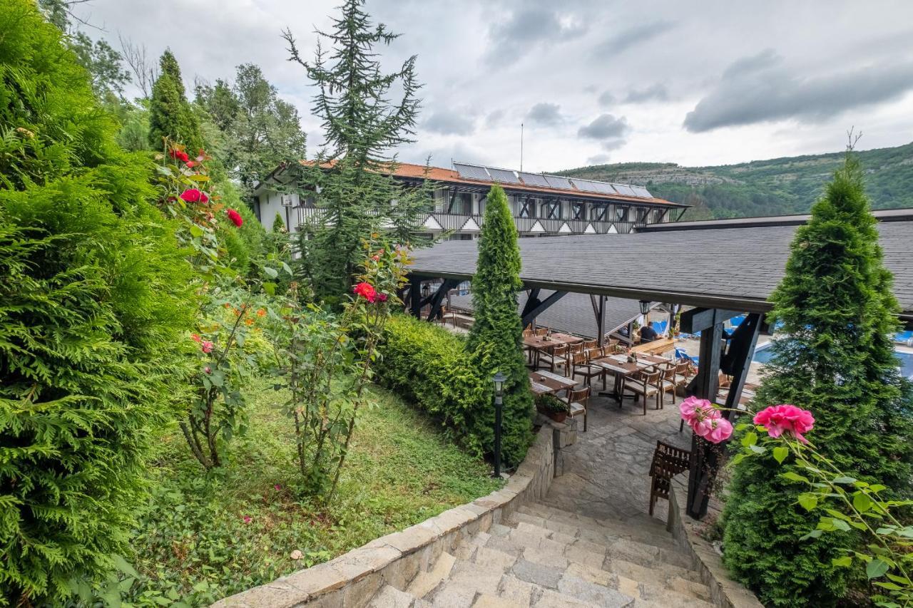 Park Hotel Asenevtsi เวลีคอเทอร์โนโว ภายนอก รูปภาพ
