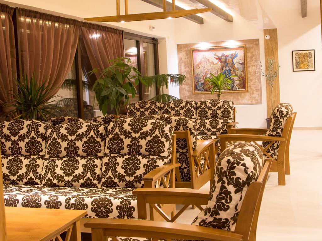 Park Hotel Asenevtsi เวลีคอเทอร์โนโว ภายนอก รูปภาพ