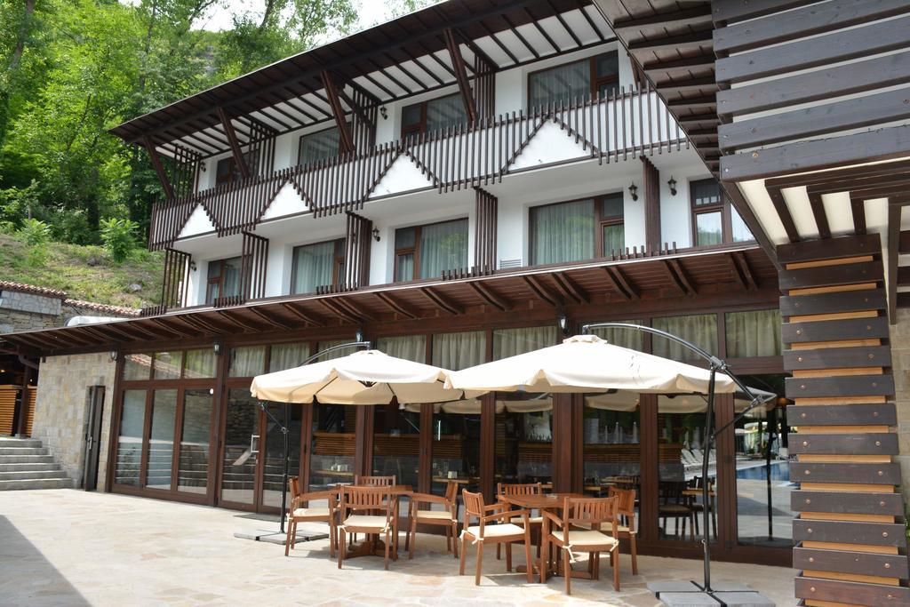 Park Hotel Asenevtsi เวลีคอเทอร์โนโว ภายนอก รูปภาพ