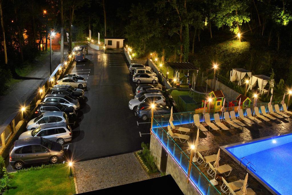 Park Hotel Asenevtsi เวลีคอเทอร์โนโว ภายนอก รูปภาพ