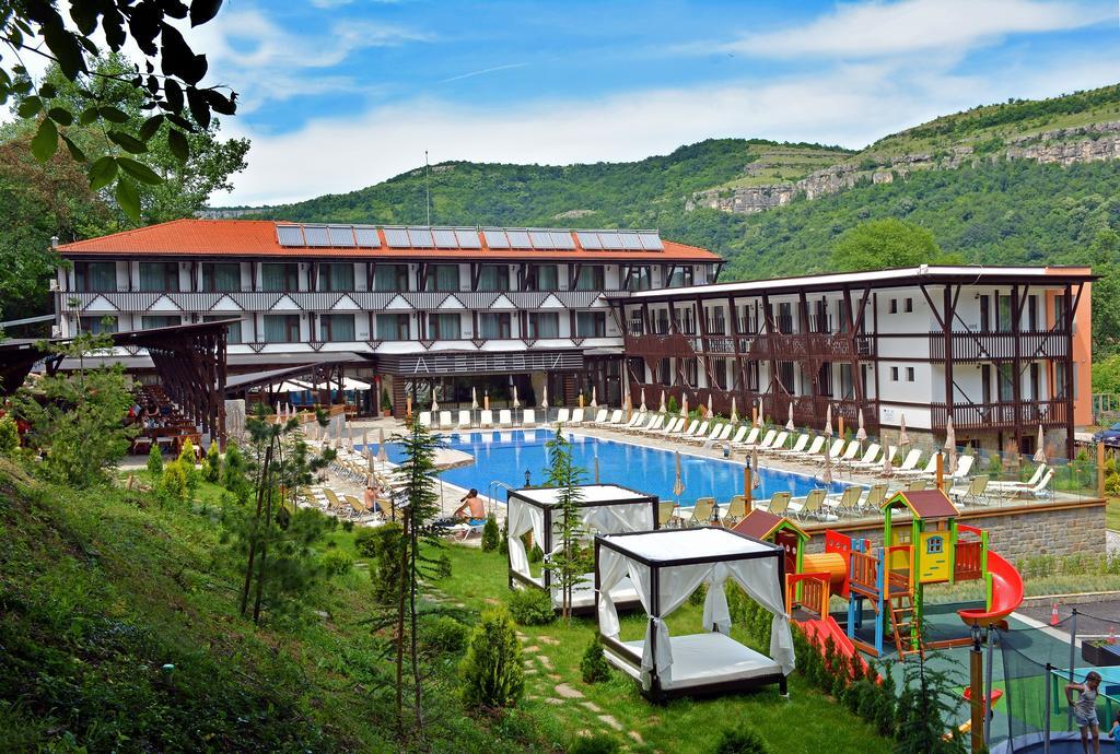 Park Hotel Asenevtsi เวลีคอเทอร์โนโว ภายนอก รูปภาพ